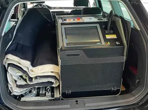 Laserschutzvorhang von Jutec verstaut im PKW