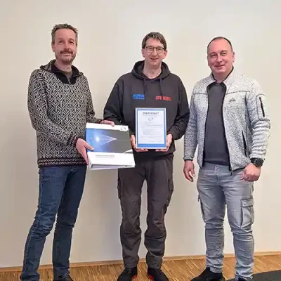 Übergabe des Zertifikats für das JUTEC-Beratungskonzept an Unitron